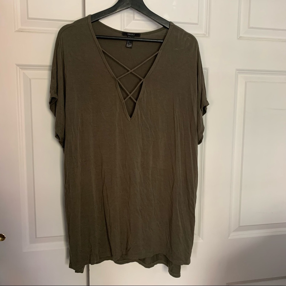 FOREVER 21 Forest Green Criss Cross T-shirt GUC